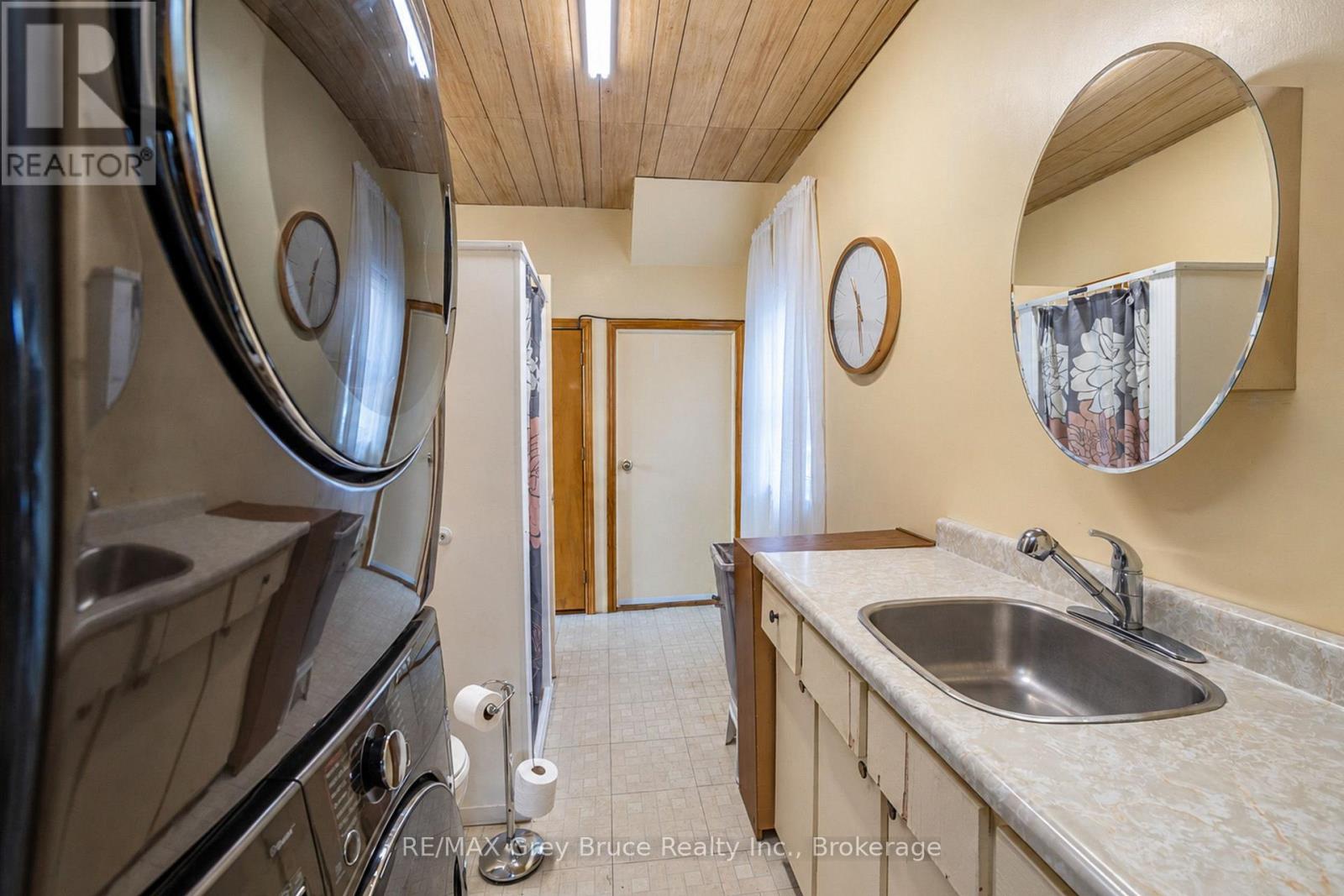 213 Victoria Street — photo 21