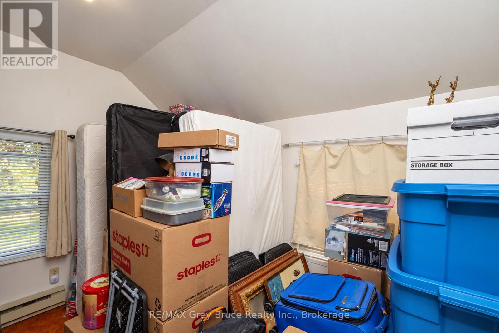 213 Victoria Street — photo 33