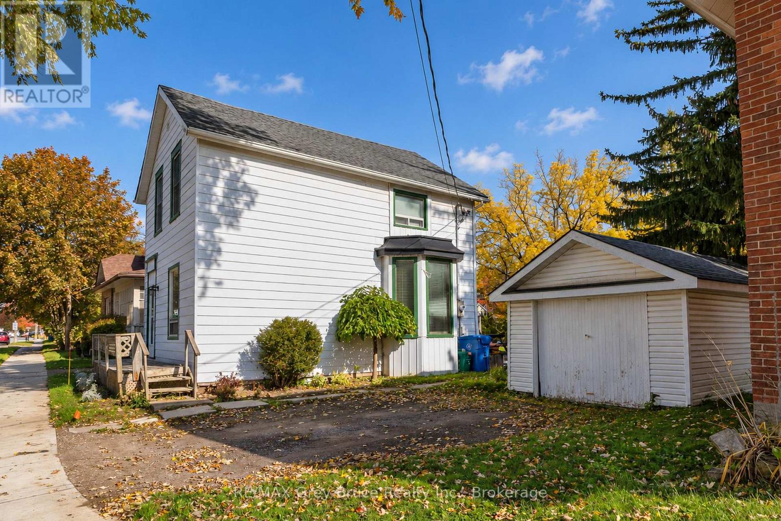 213 VICTORIA STREET - 6