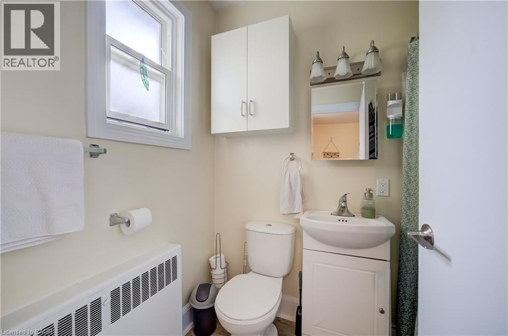 172 Arthur Street South — photo 17