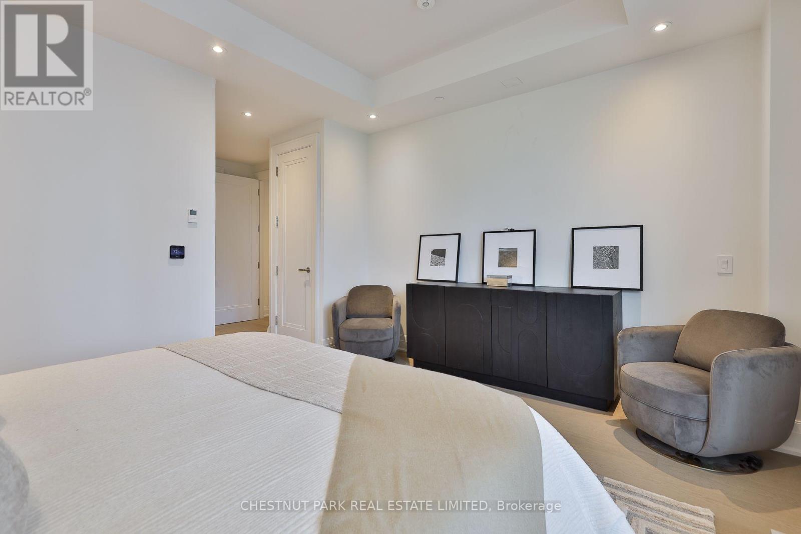 #301 10 PRINCE ARTHUR AVENUE - 31