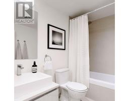 1004 - 111 Bathurst Street, Toronto, ON M5V2R1 Photo 7