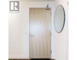 1004 - 111 Bathurst Street, Toronto, ON M5V2R1 Photo 8