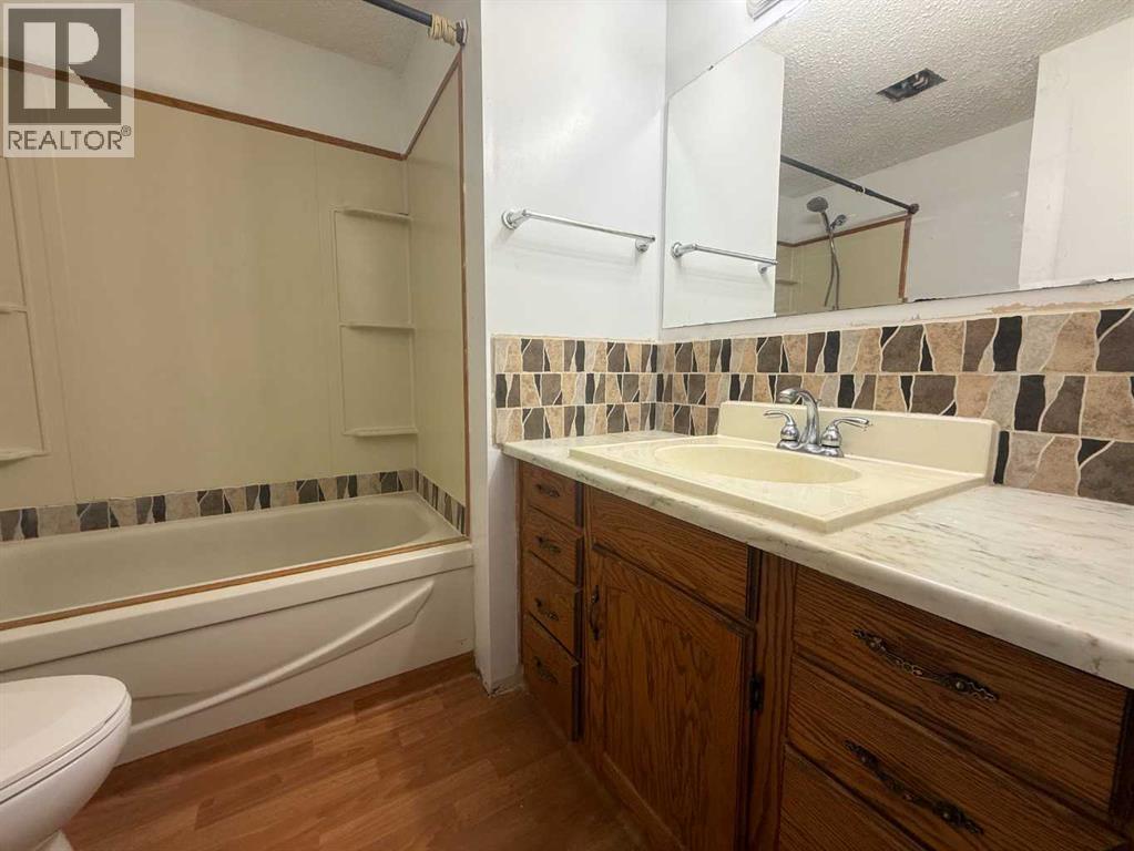 700 8 Street - 12
