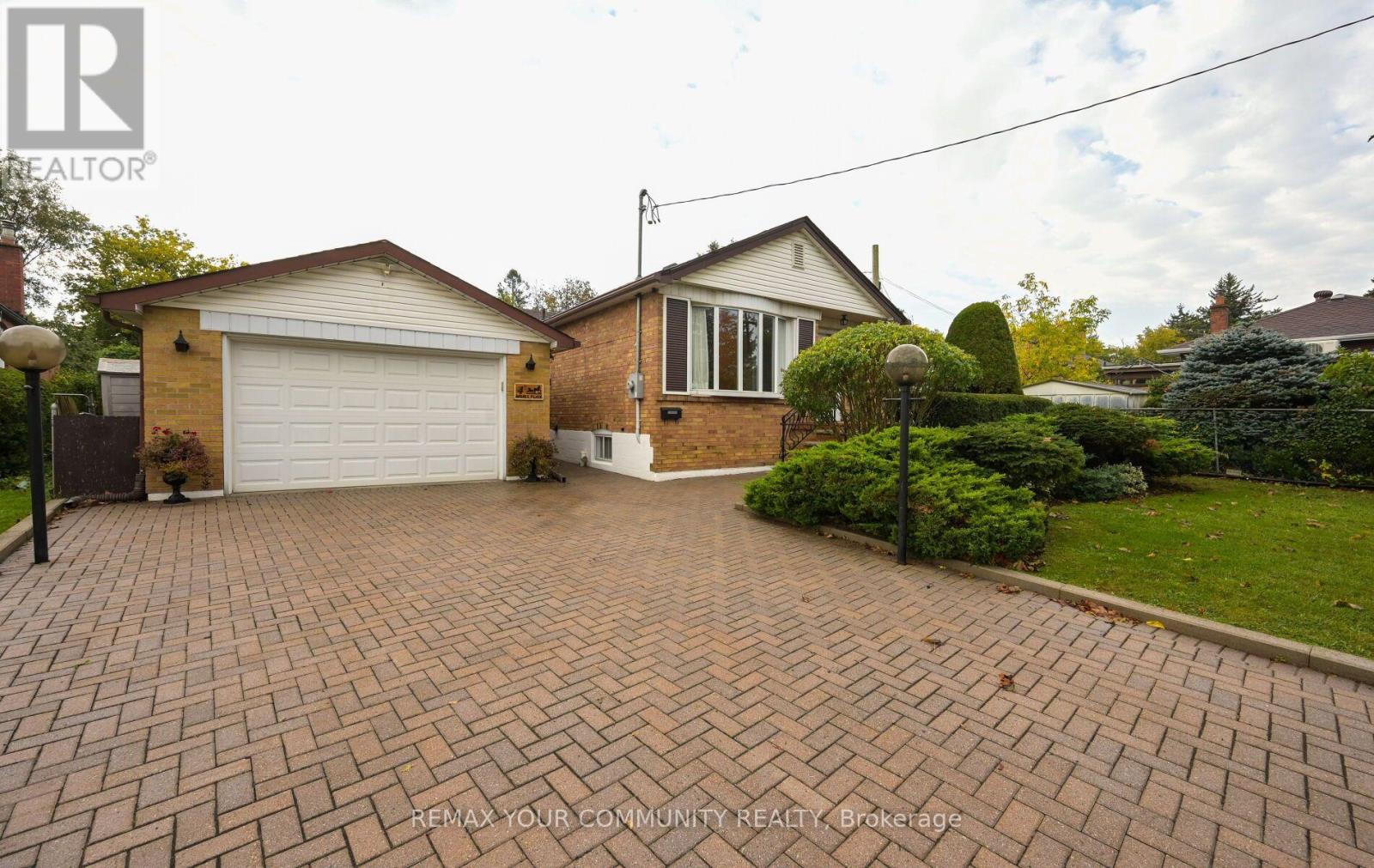 4 Hughes Place, Toronto, ON photo 1