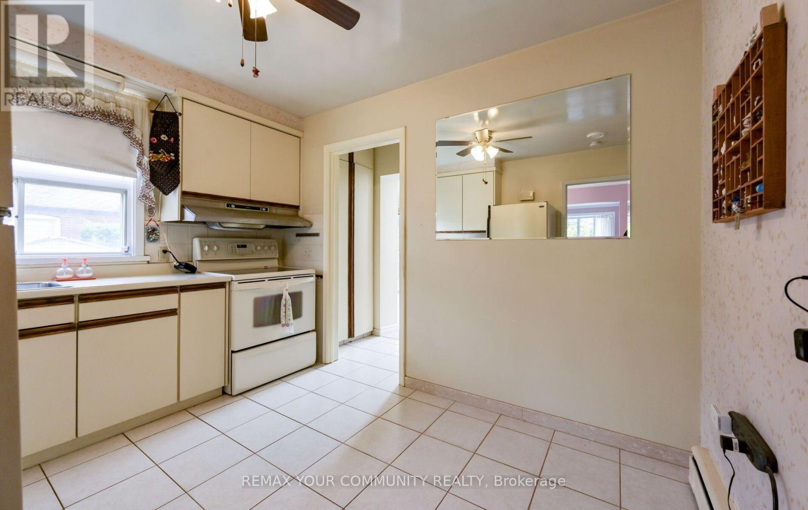 4 Hughes Place, Toronto, ON photo 10