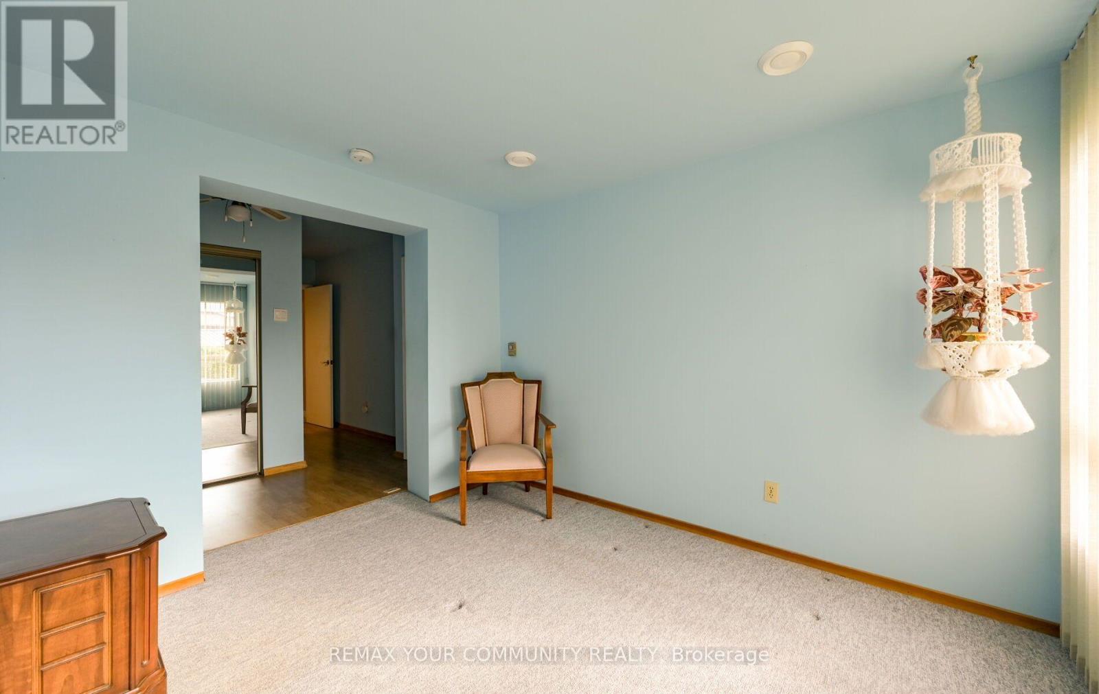 4 Hughes Place, Toronto, ON photo 13