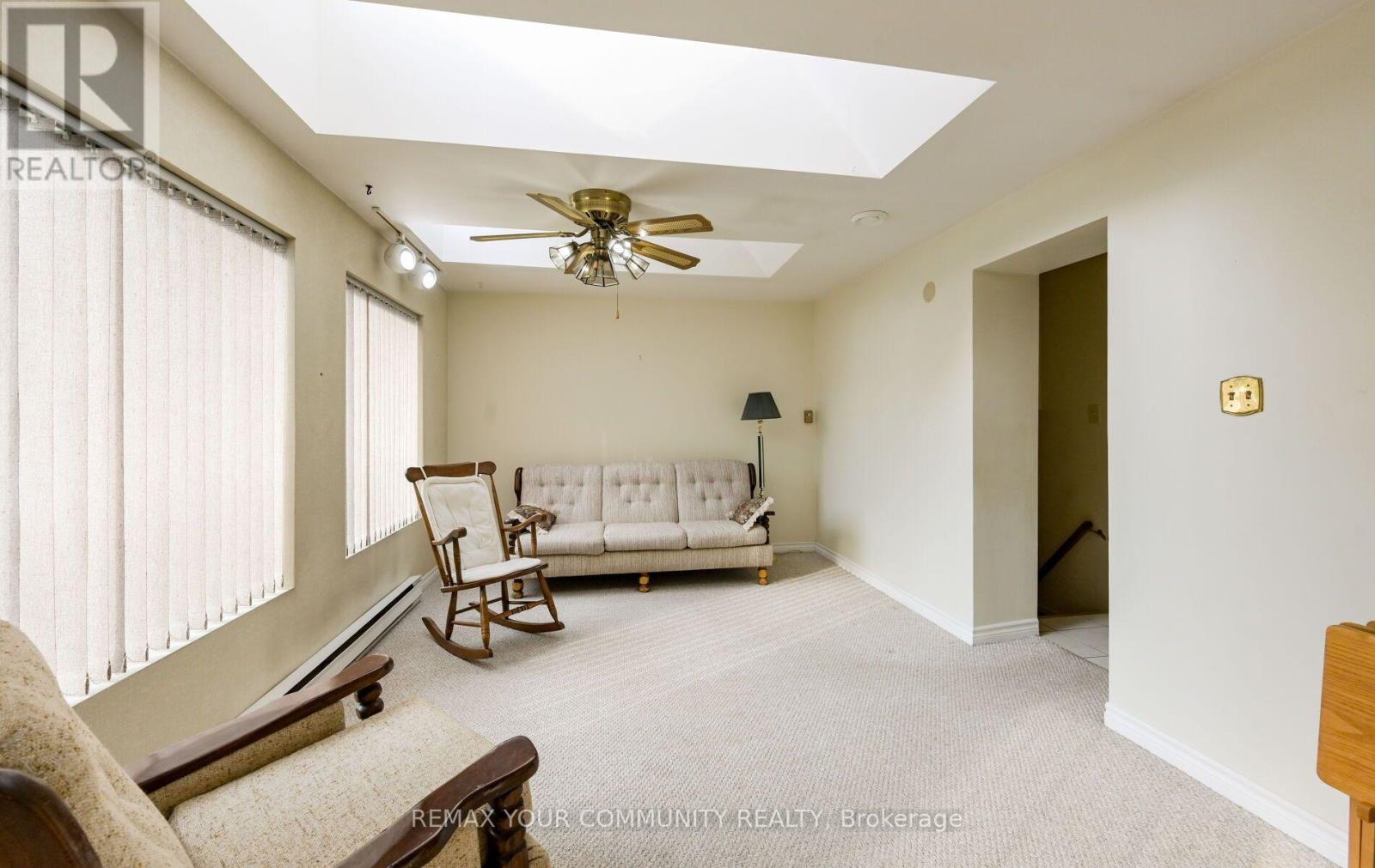 4 Hughes Place, Toronto, ON photo 18