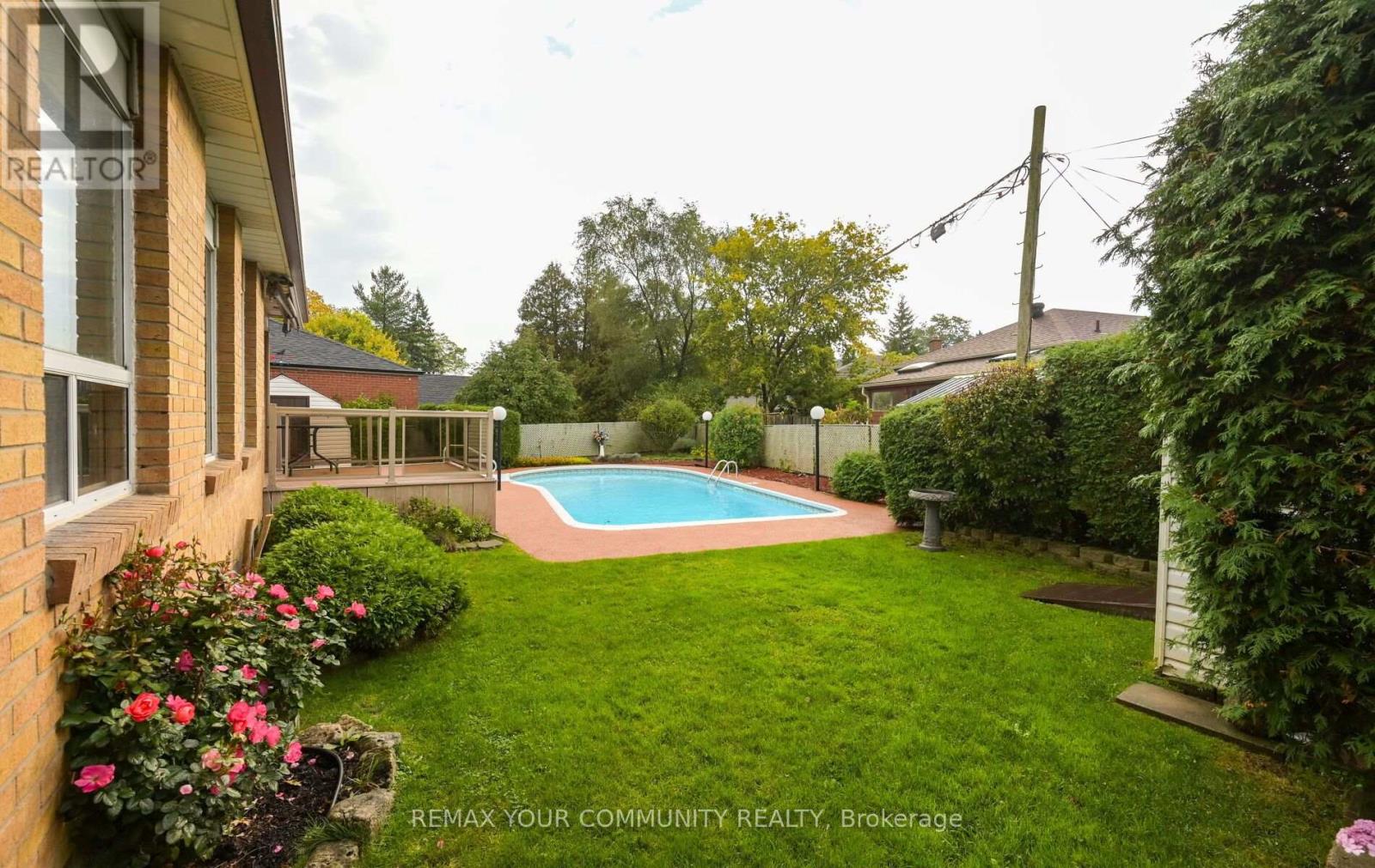 4 Hughes Place, Toronto, ON photo 3