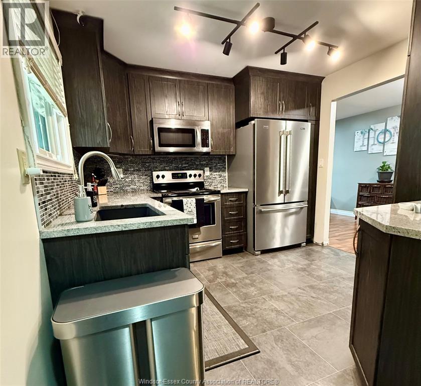 3090 Fairlane Crescent — photo 11