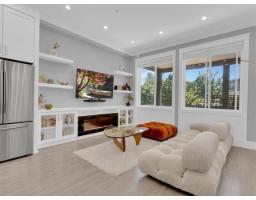 15456 Russell Avenue, White Rock, BC V4B2R3 Photo 12