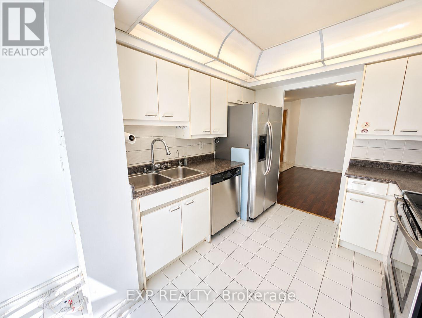 7250 Yonge Street — photo 8