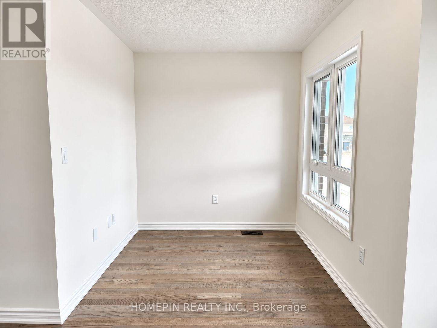 21 Phoenix Boulevard, Barrie, ON photo 10