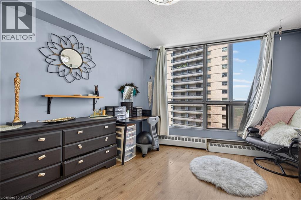 150 Charlton Avenue East — photo 4