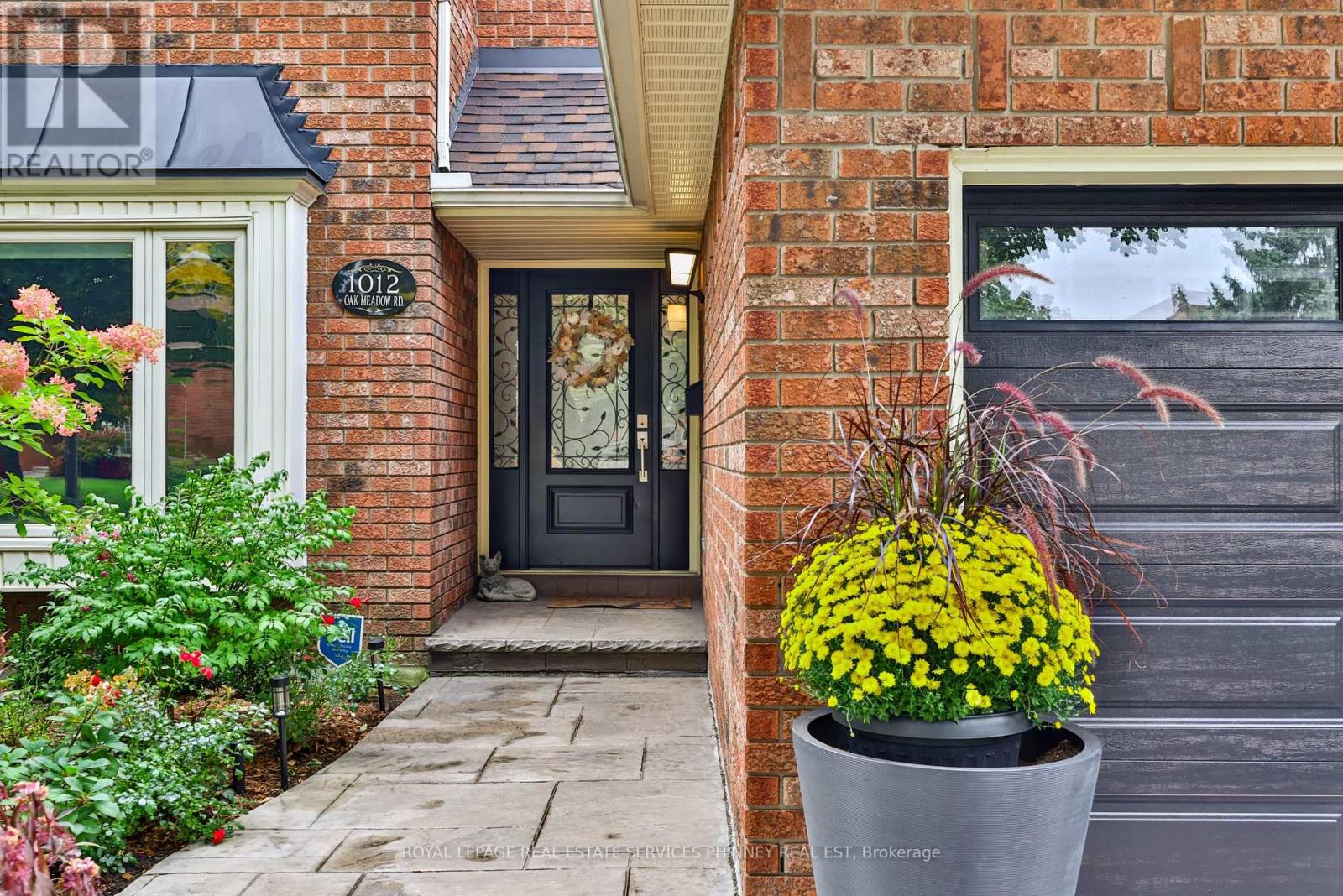 1012 Oak Meadow Road, Oakville, ON photo 3