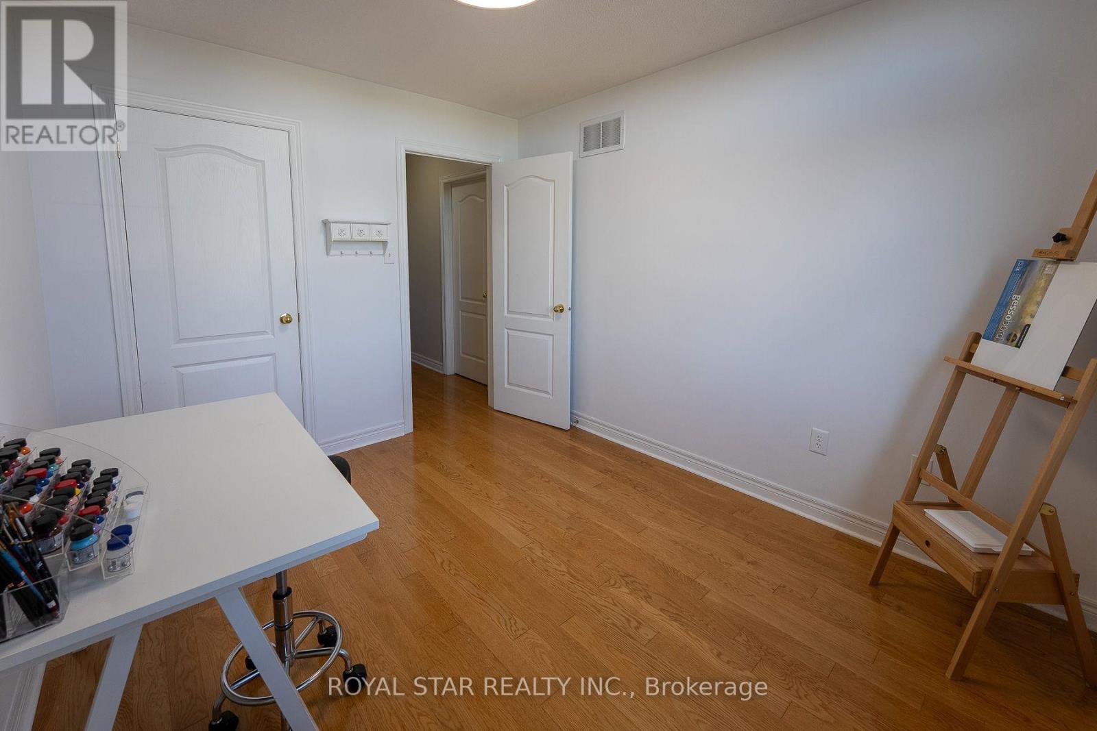 479 VODDEN STREET E - 35