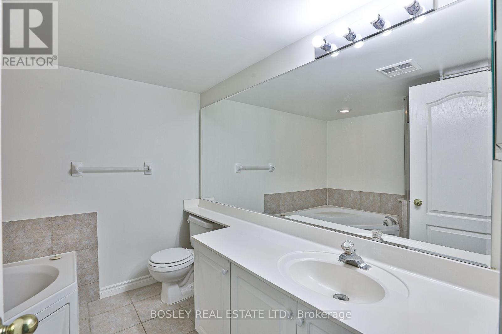 2111 Lake Shore Boulevard West — photo 12