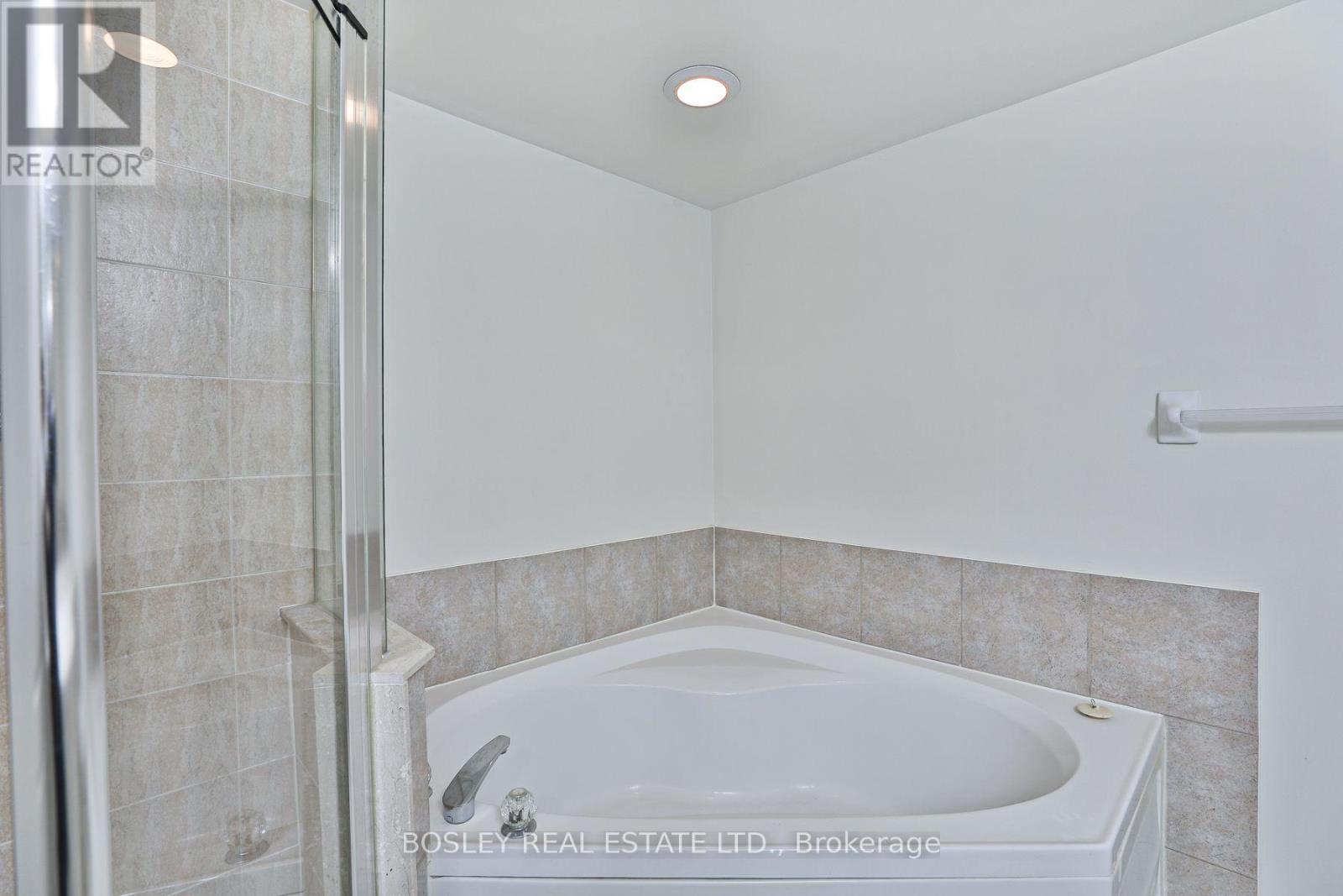 2111 Lake Shore Boulevard West — photo 13
