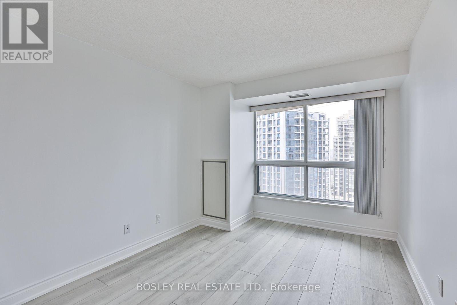 2111 Lake Shore Boulevard West — photo 15