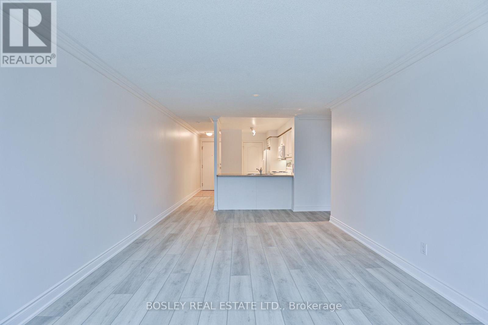 2111 Lake Shore Boulevard West — photo 8