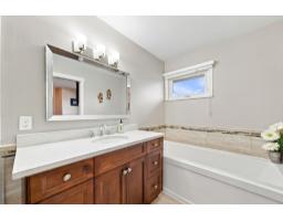 18707 60a Avenue, Surrey, BC V3S7P3 Photo 32