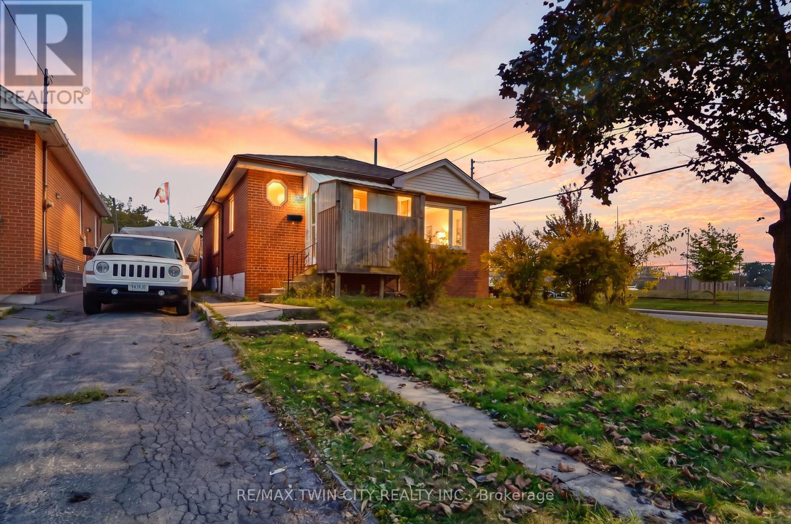 66 WALTER AVENUE N, Hamilton (Normanhurst)