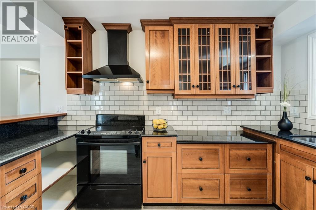 116 Mohawk Road West — photo 10