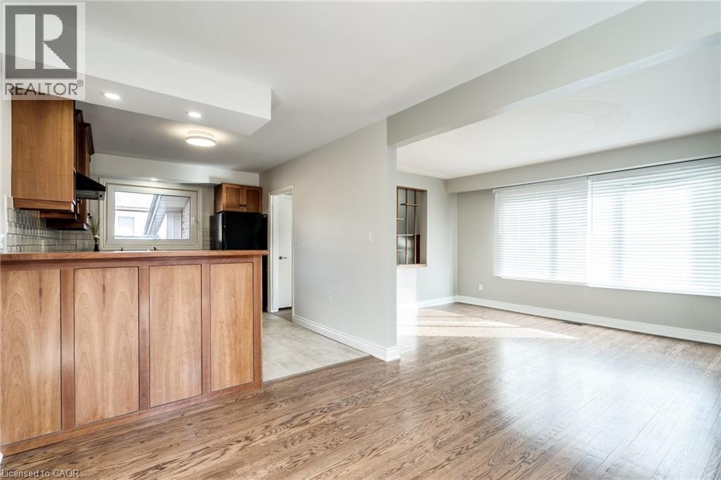 116 Mohawk Road West — photo 8