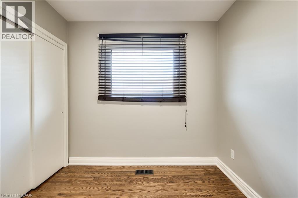 116 Mohawk Road West — photo 12