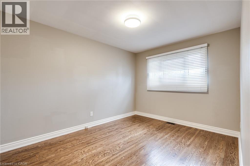 116 Mohawk Road West — photo 14