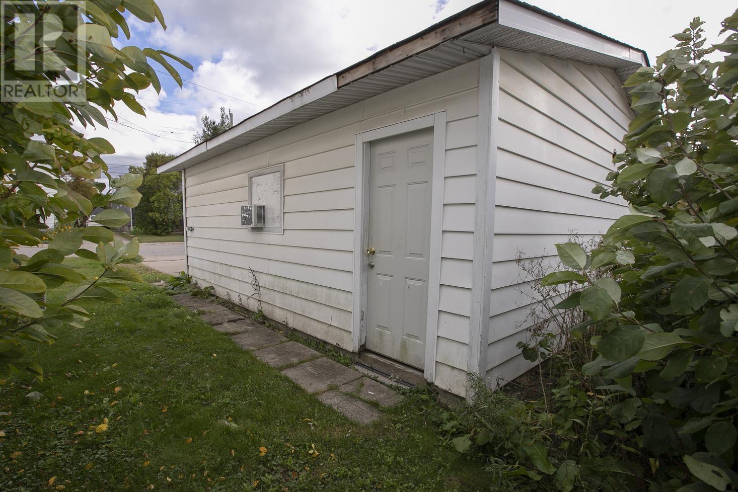455 Charles St — photo 15