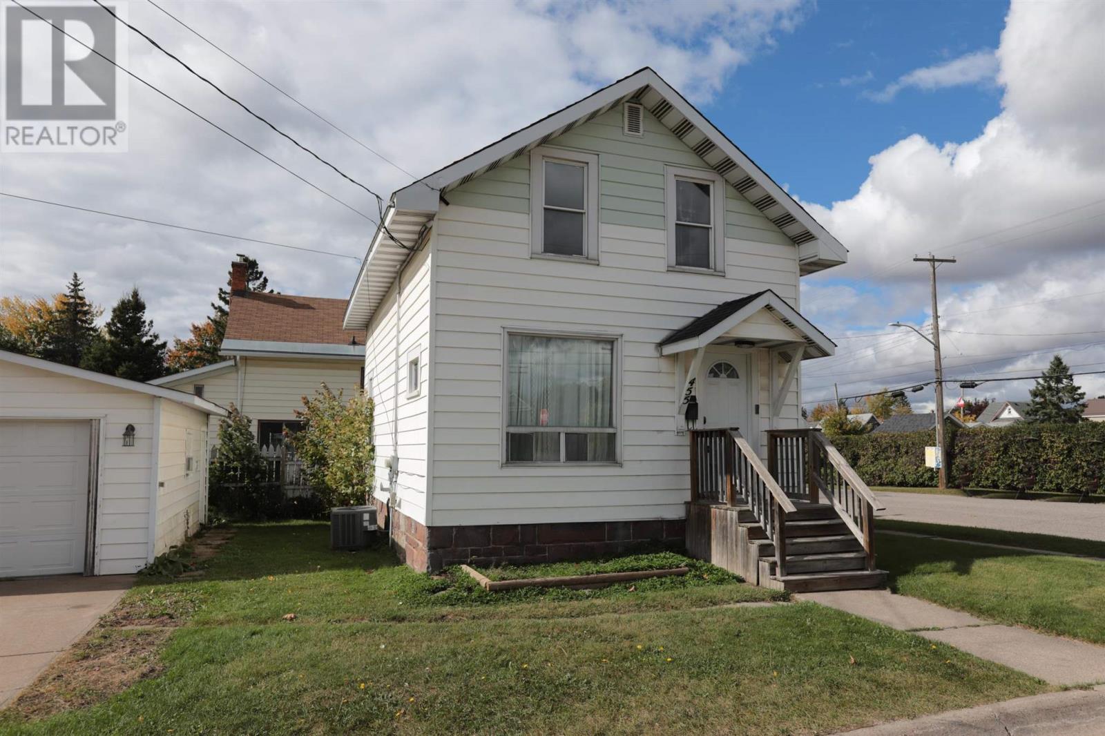 455 Charles St — photo 11