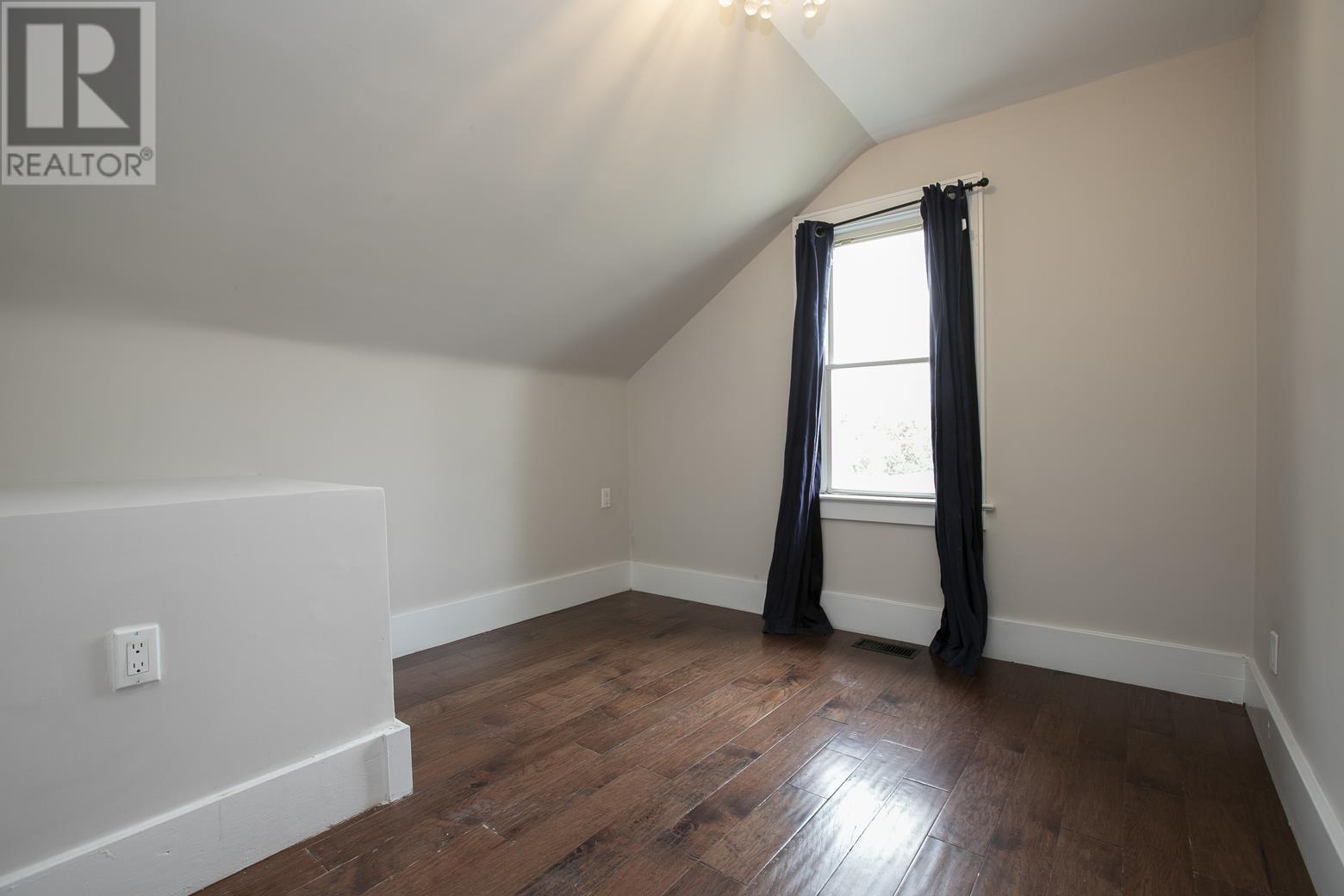 455 Charles St — photo 40