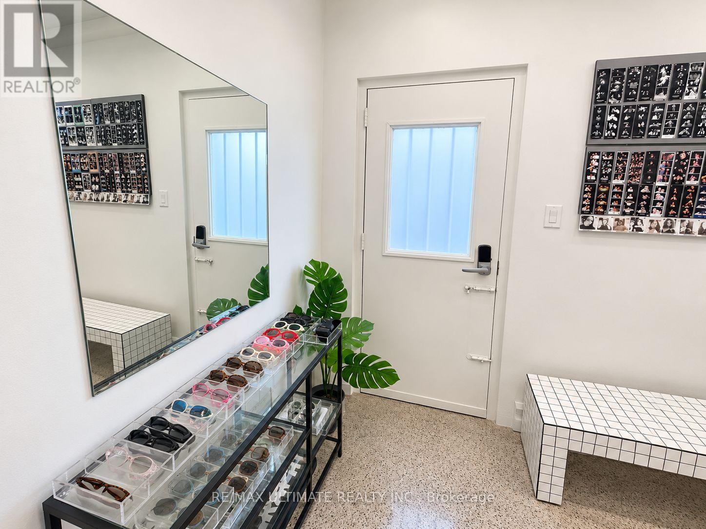 621 Bloor Street West — photo 16