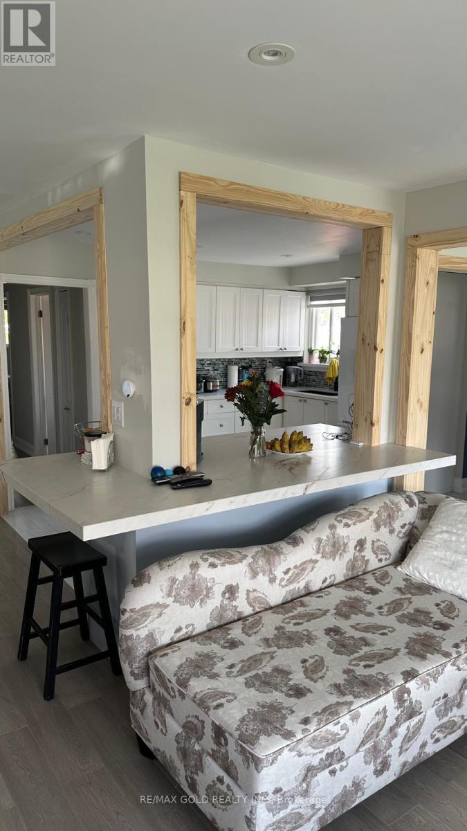 54 Alexander Street — photo 8