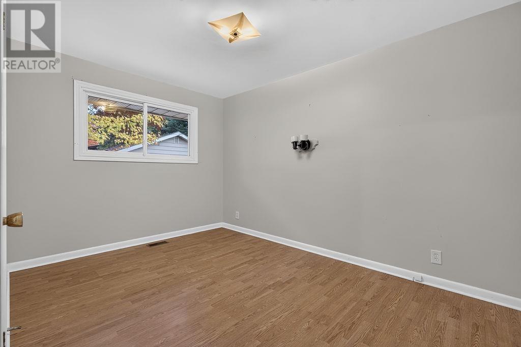 19 Sharon Cres — photo 17