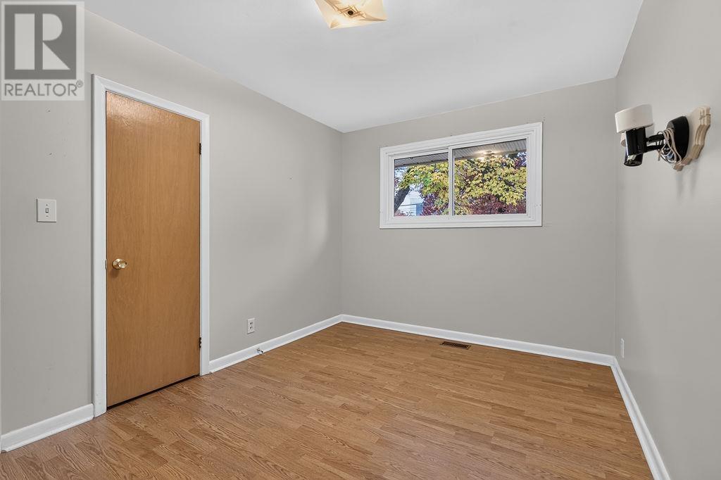 19 Sharon Cres — photo 18