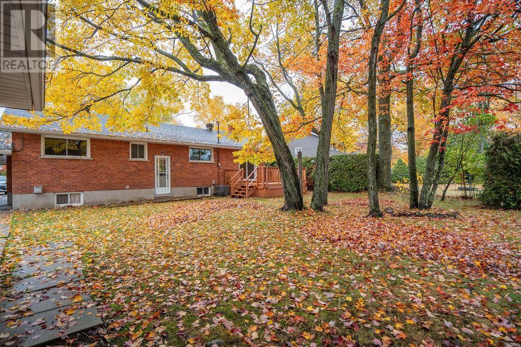 19 Sharon Cres — photo 2