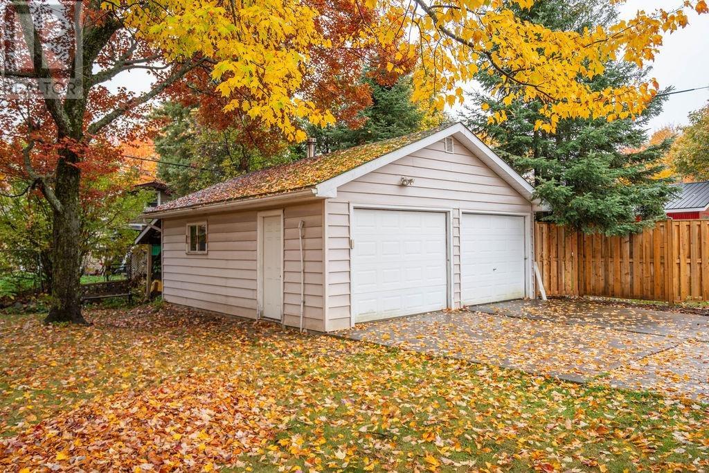 19 Sharon Cres — photo 29