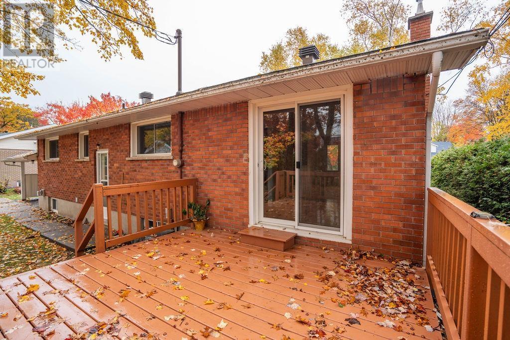 19 Sharon Cres — photo 30