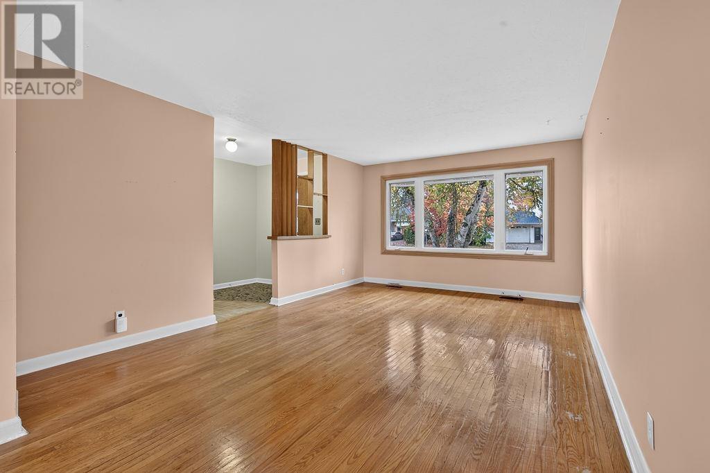 19 Sharon Cres — photo 8