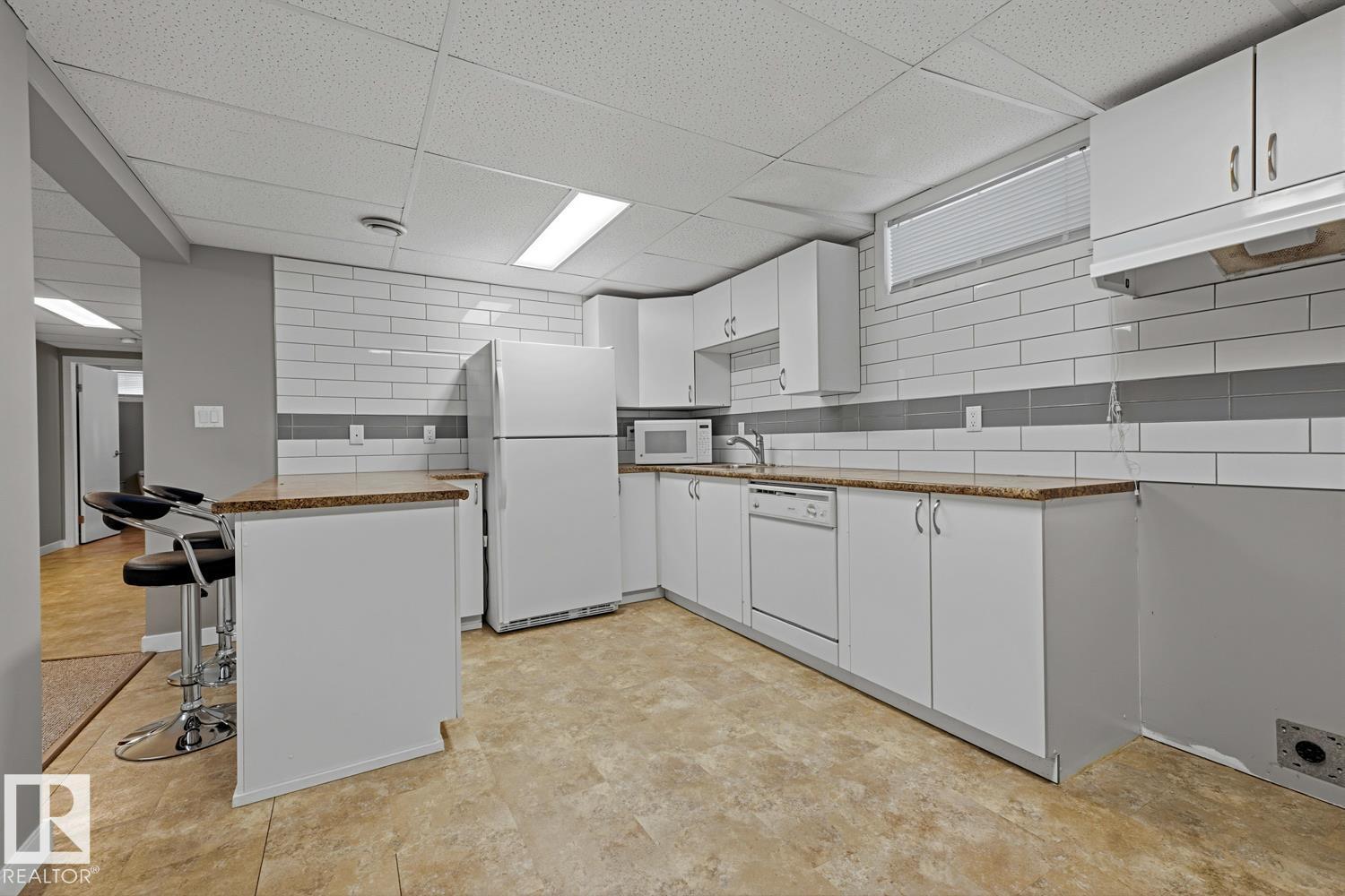 4727 105 ST NW - 29