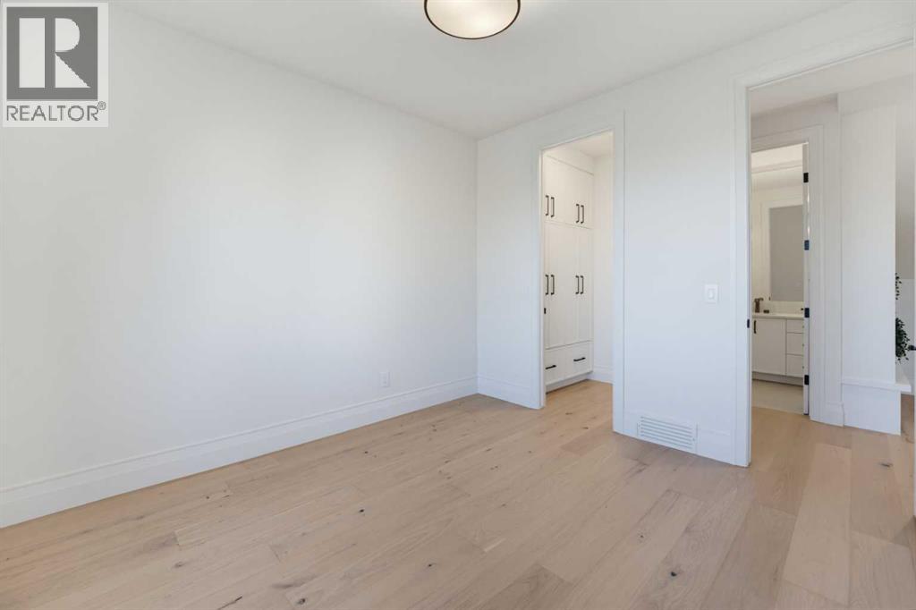 1612 49 Avenue SW - photo 20
