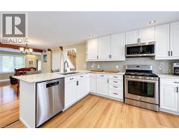 5pc Ensuite bath - 34 Braun Street, Kitchener, ON N2H3R4 Photo 10
