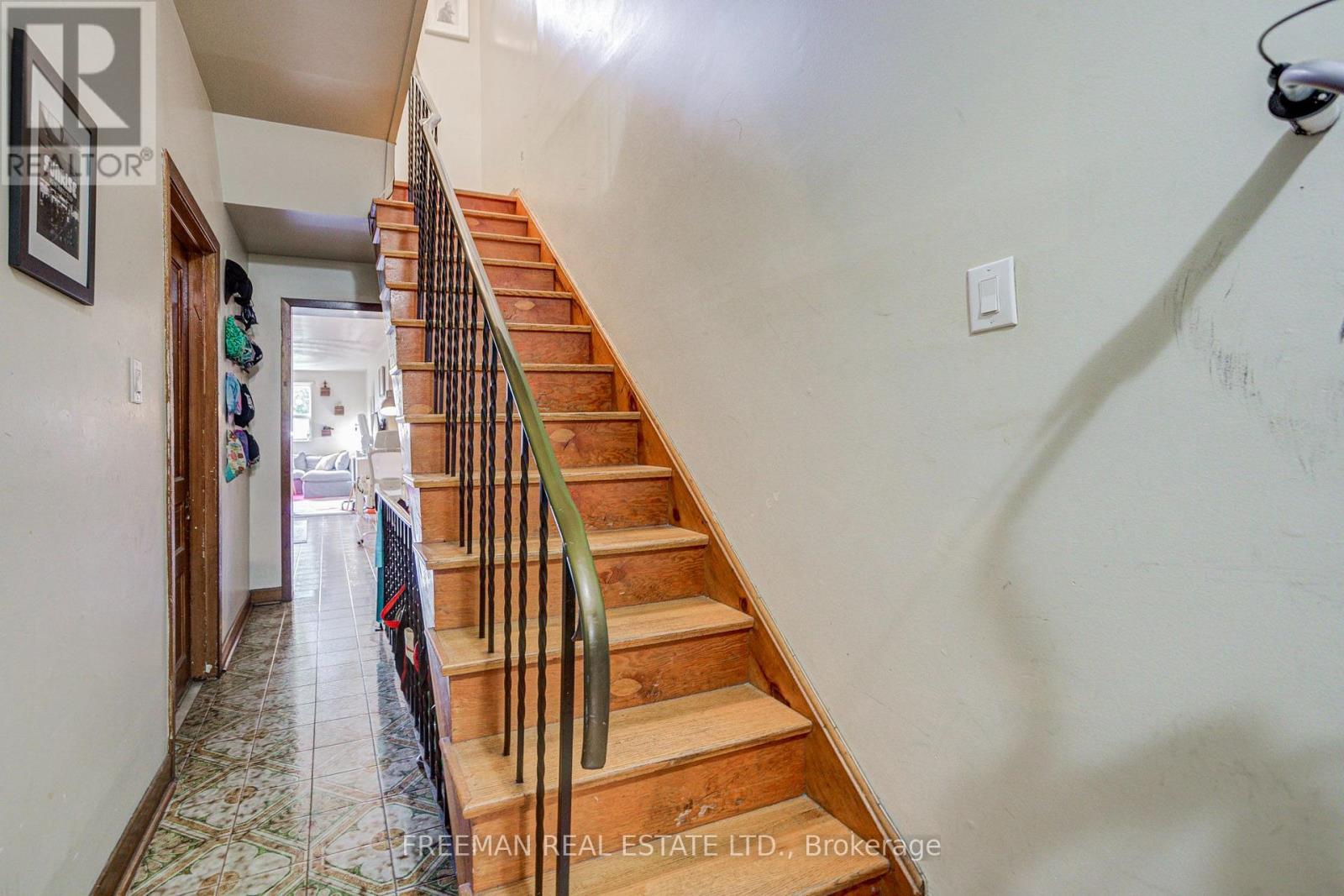 492 Manning Avenue — photo 18