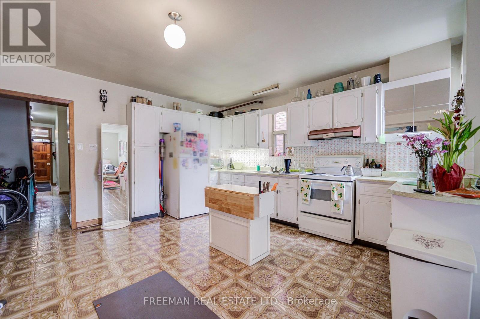 492 Manning Avenue — photo 21