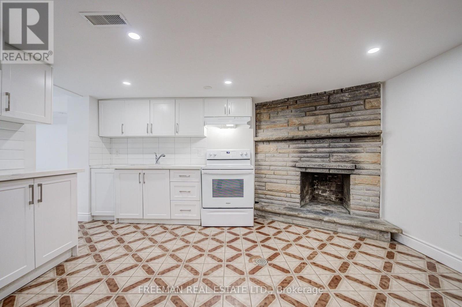 492 MANNING AVENUE - 36