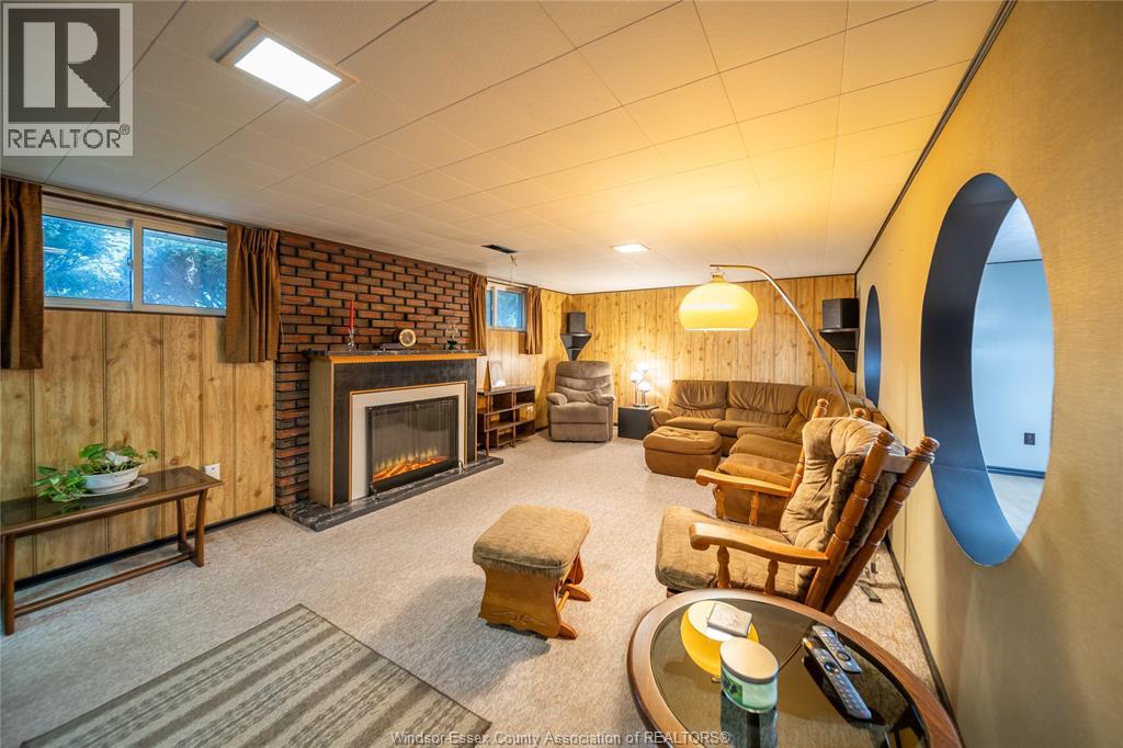 4369 ASHFIELD CRESCENT - 21