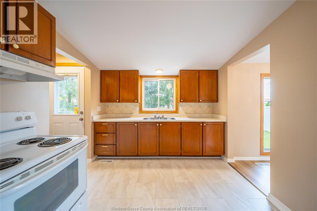 4369 Ashfield Crescent — photo 14