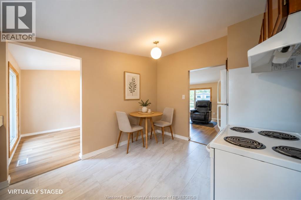 4369 Ashfield Crescent — photo 11